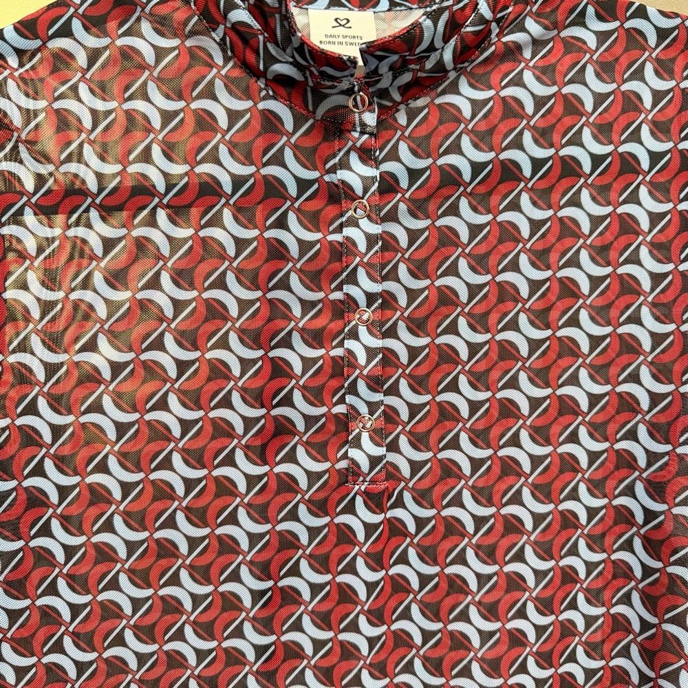 Daily Sports Born in Sweden Quarter Zip Golf Top Red Geometric Print Size M - Picture 5 of 6